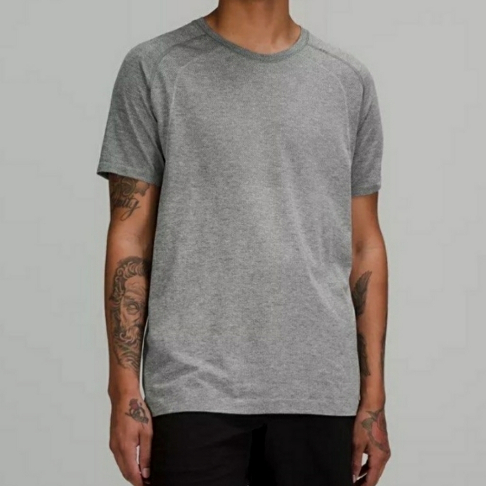 Lululemon "Live in Practice" Metal Vent short sleeves shirt. Grey. Size XXL.